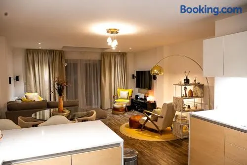 Exquisite cozy house, close to Train Station and amenities - Image 1