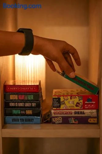 Cozy Theater Stay in DLF Phase 1 - Image 1