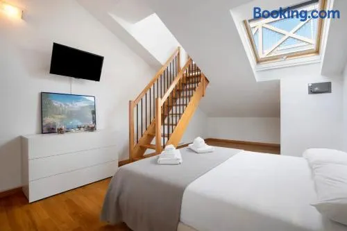 Appartement de vacances entièrement équipé avec internet haut débit et terrasse | Vue jardin | Adapté au travail à distance - Image 1