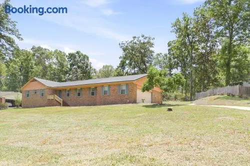 Spacious Killearn Retreat 4BR Prime Location - Image 1