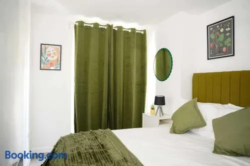 Ground Floor Apartment Sleeps 4 Parking - Image 1