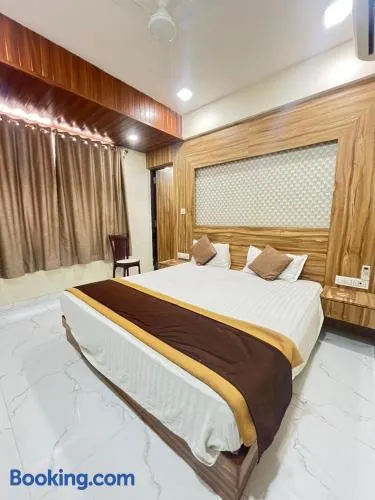 HOTEL BANSURI 966o9o1oo6 just 75mtr from shreenathji temple I 2 min walking distance By SK - Image 1