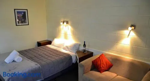 Charles Sturt Motor Inn - Image 1