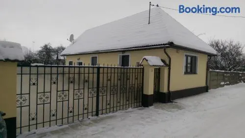 Eva's Little House - Acasă la Tăticul Albinelor - Image 1