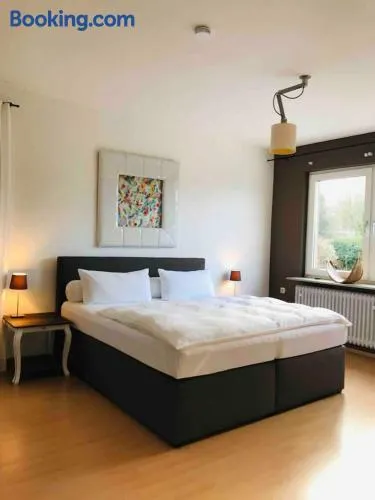 schone große Wohnung 2 Schlafzimmer bis 6 Pax nahe Stadion Signal Iduna - Image 1