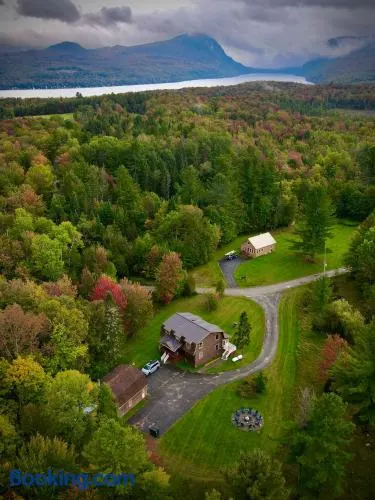 HGTV Log Cabin near Lake Willoughby, Burke, Jaypeak ang Kingdom Trails - Image 1