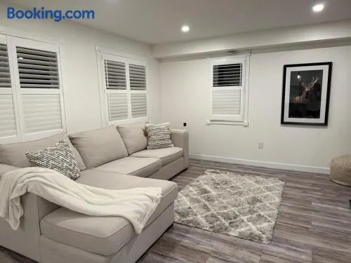 Modern & Stylish 2BR Apartment 658 - Image 1