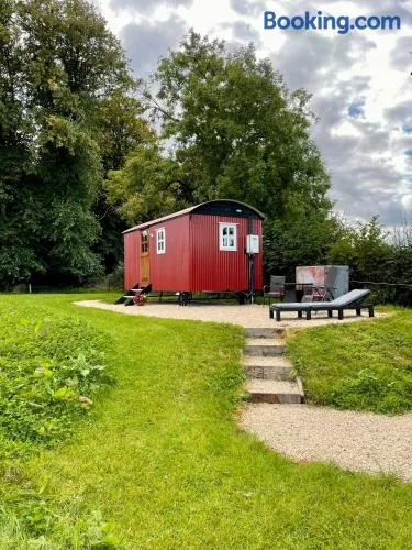 Sheelin Shepherds Hut 2 with Hot Tub - Image 1