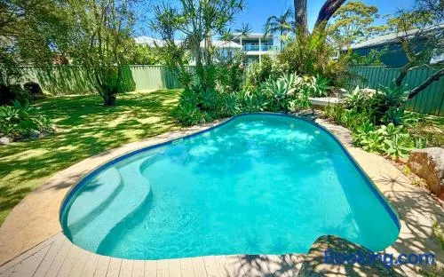 Two Thirds Blue- Pet friendly- indoor fire place and pool - Image 1