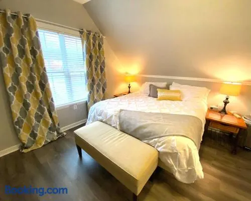 Apartment with hot tub & a pool! - Image 1