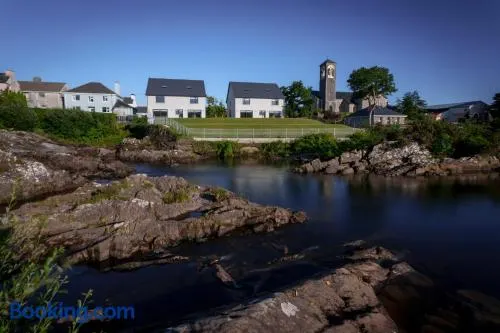 Large detached home in the heart of Sneem to sleep 14 people - Image 1