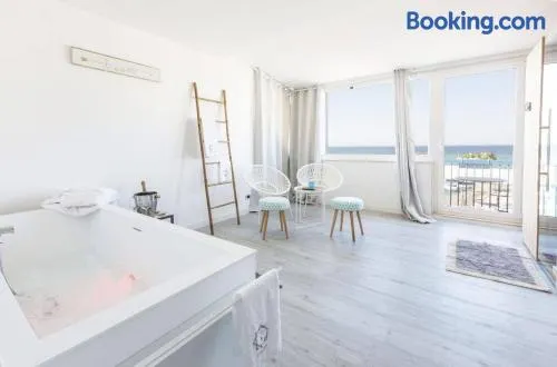 Three Room - Image 1