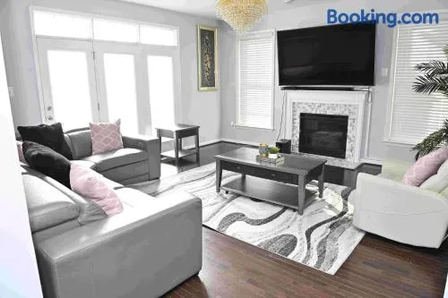 Luxury Living at Woodmore - Image 1