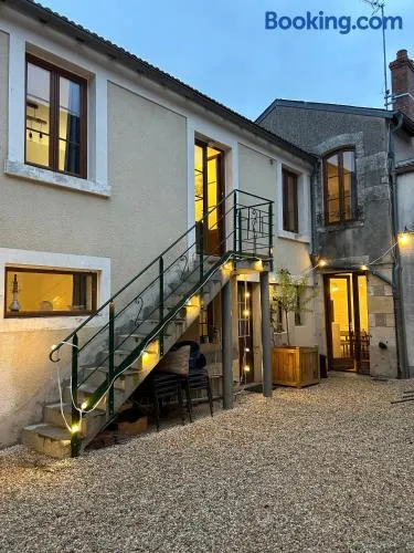 Maison au pied des remparts - Image 1