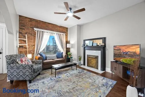 Stylish Home in Historic District Near Riverwalk - Image 1