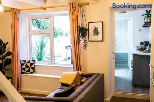 Stylish cottage in the heart of town - Image 1