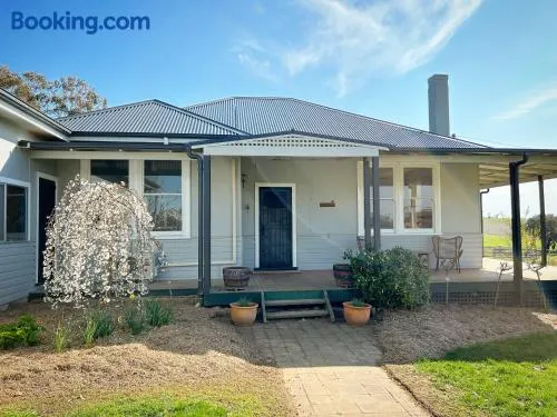 Linden Cottage Farm Stay - Image 1