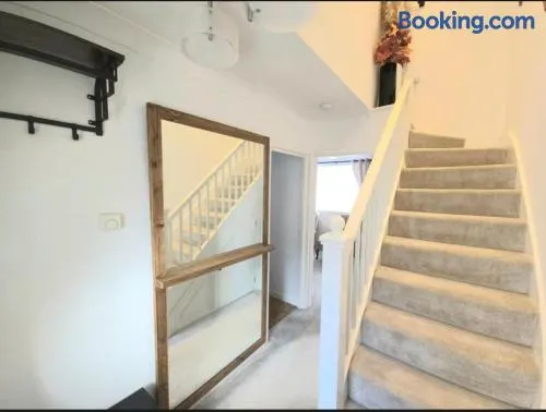 The Serenity Nook - 2 bed flat in the heart of Shefford with parking - Image 1