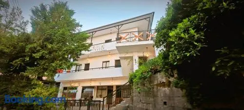 Vrisi Guest House - Image 1