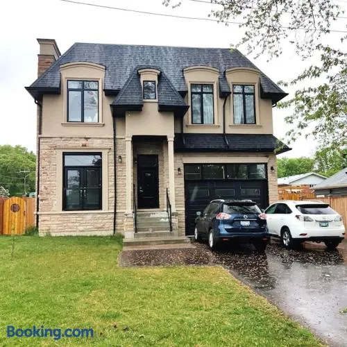 Beautiful Walk out Basement Apartment in Pickering near Beach - Image 1