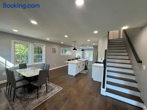 Modern 4BR Family Home with Grill - Image 1