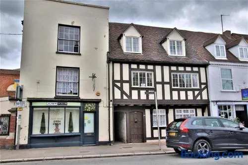 Tudor Cottage Tewkesbury - hidden treasure - Image 1