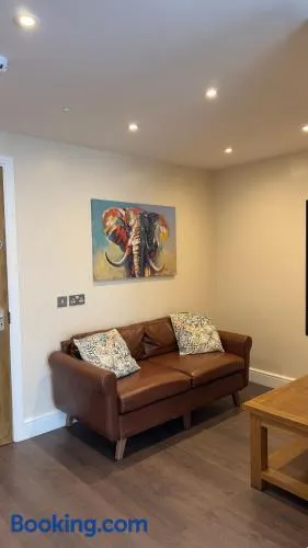 Luxury 3BR House 4 Bathrooms Free Parking Sleeps 5 - Image 1