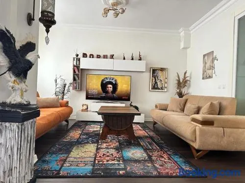 8 kişilik konforlu ve ferah bir villa - Image 1