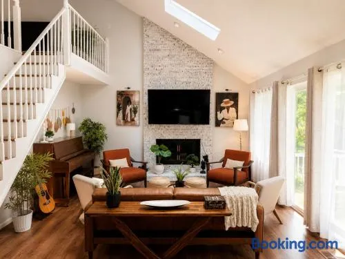 Luxury Family Retreat Near Washington DC - Image 1