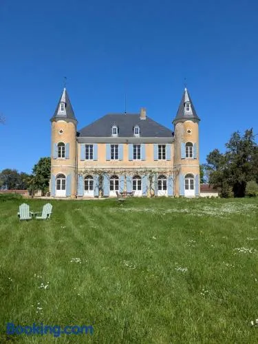 Chateau de Pomiro chambres d'hôtes et gîte - Image 1