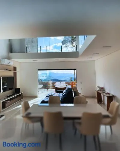 Casa de Alto Padrão com Vista para o Vale e Hidromassagem - Image 1