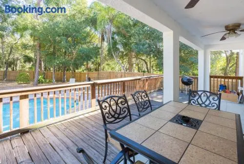 Poolhouse - Image 1