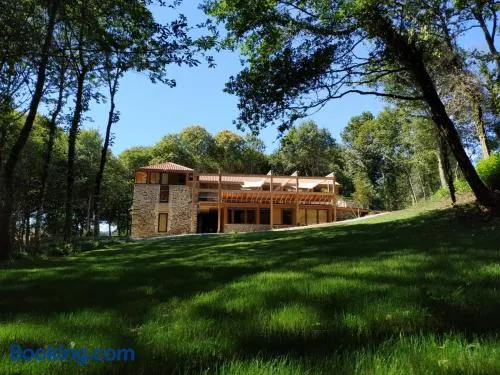Maison adaptée aux familles avec terrasse, barbecue et jardin | Vue jardin | Parfaite pour le travail à distance | Avec animaux admis - Image 1