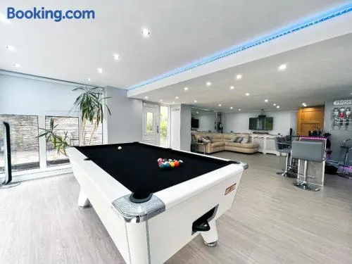2 Bedroom Garden Flat - Image 1