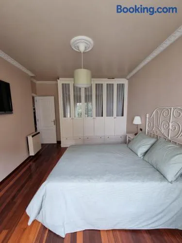 Piso de 3 habitaciones a 3 minutos de la playa. - Image 1
