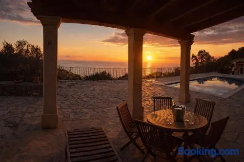 Cozy Chalet with Sea Views & Private Pool - Image 1