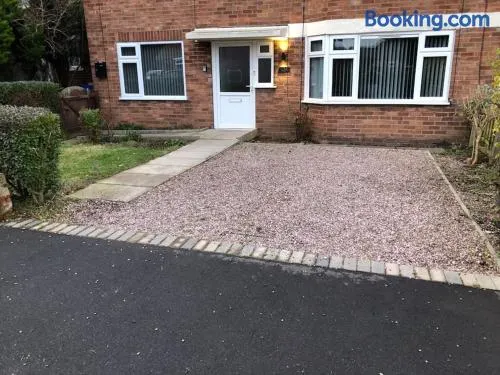Entire 2 bed modern apartment - Image 1