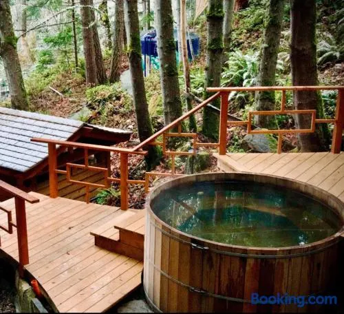 Sungate on Salt Spring - Luxurious Suite with Cedar Hot Tub & View - Image 1