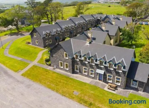 Dingle Courtyard Holiday Homes 3 Bed Sleeps 6 - Image 1