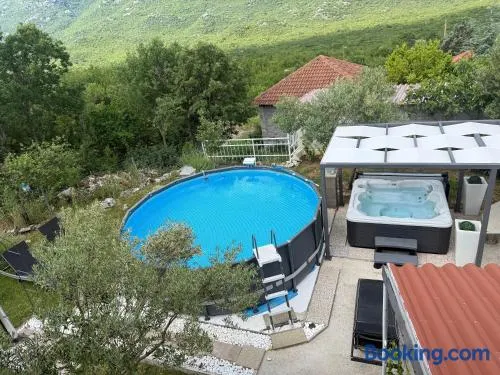 Edi With Pool H - Image 1
