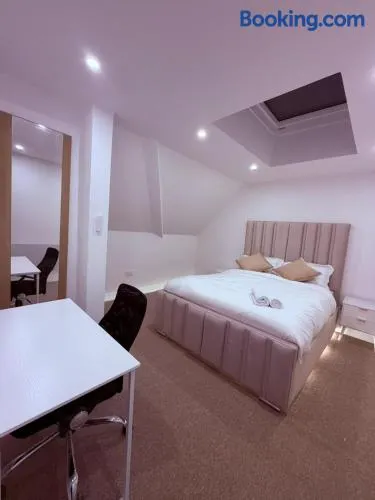 Premium Apartment with Dover Castle Views, Central Dover - Image 1