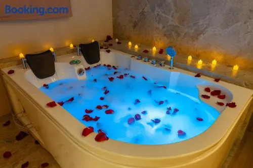 Royal Luxury Apartment with Sauna and Jacuzzi - Image 1