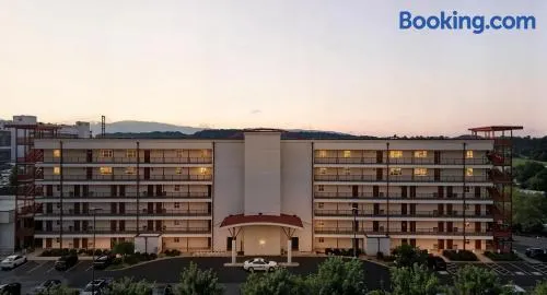 New 2 Bed 2 Bath Condo with Pool at BMS - Image 1