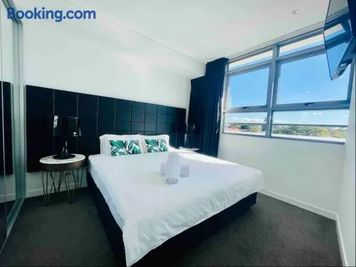Chatswood Exeutive Suites - 3beds2baths with Parking - Image 1