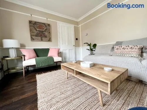 Central Dartmouth 3 Bed Home - Image 1