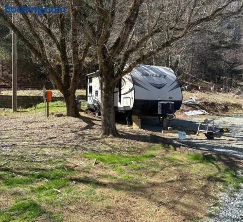 Camper on the New River in Todd, NC - Image 1