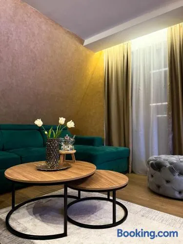 3N Royal Mountain - Image 1