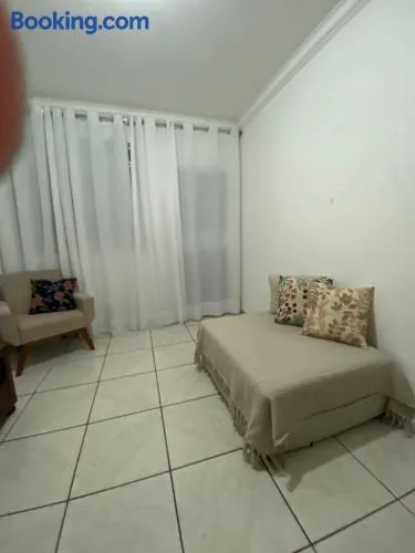 Apartamento inteiro 02 quartos, no térreo - hospeda confortavelmente até 6 pessoas - Ipatinga -MG - Image 1