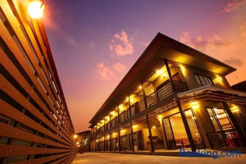 โรงแรมบ้านมะกรูด Baan Ma Grood Hotel - Image 1