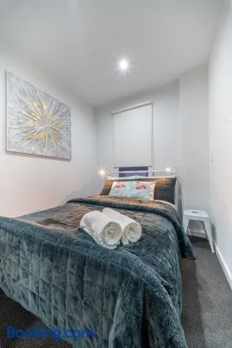 Koala Stay Lightsview 2BR Chic Townhouse Perfect for Work & Leisure - Image 1